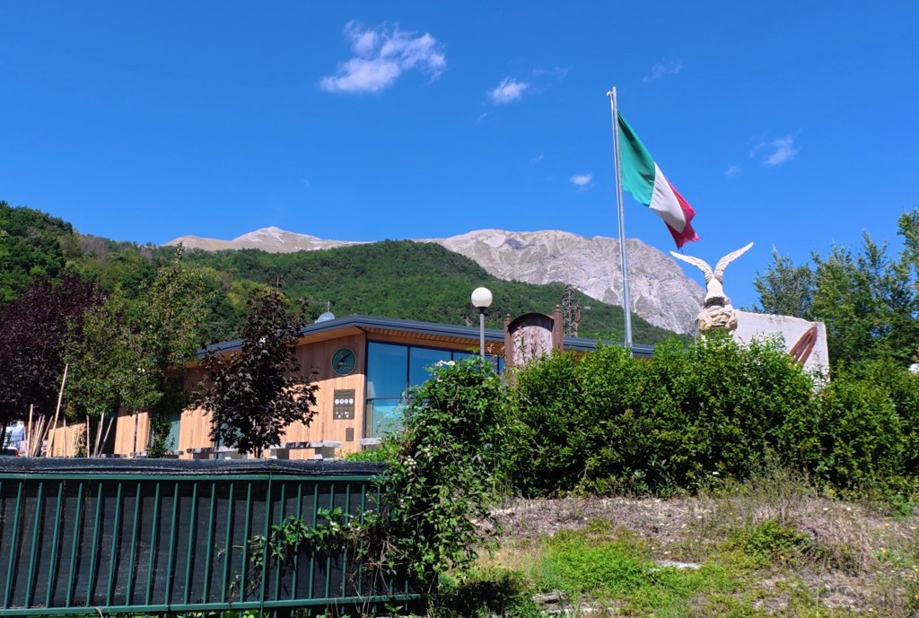 Video dal vivo | Il silenzio di Arquata: camminando tra i&nbsp;ruderi